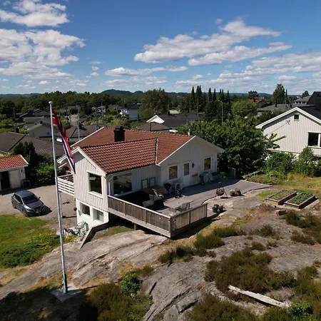 Hus Med Havutsikt Og Stor Terrasse 格里姆斯塔